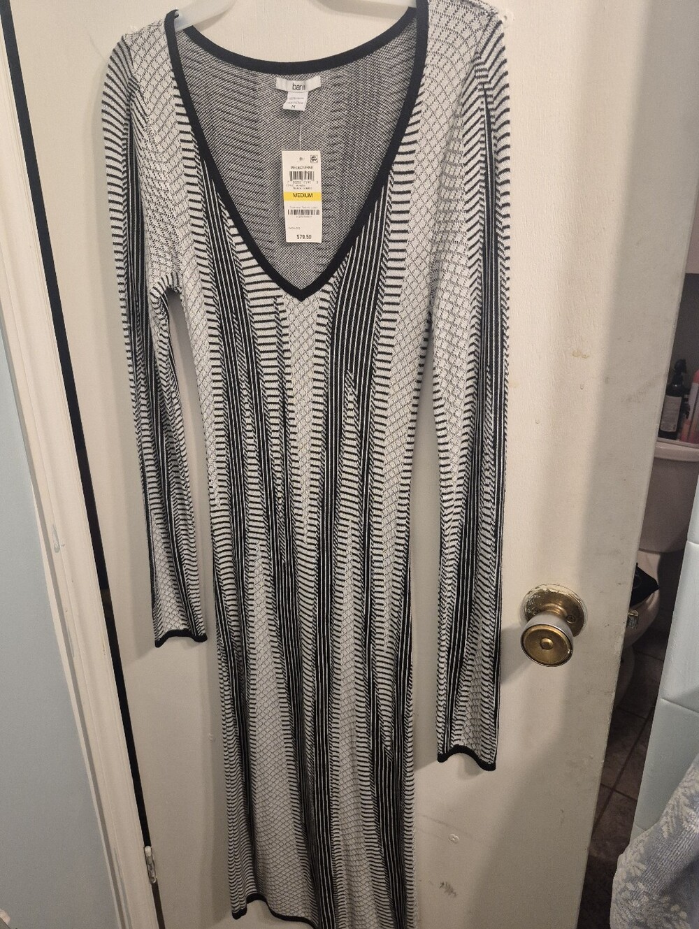 Bar III Black & White Patterned V-Neck Long Sleeve Dress